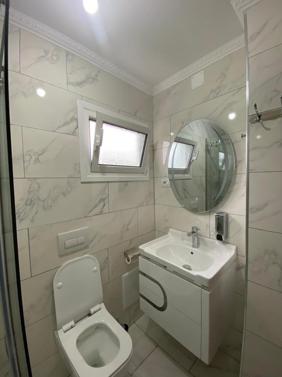 Rent Rooms Sakolli Berat Extérieur photo