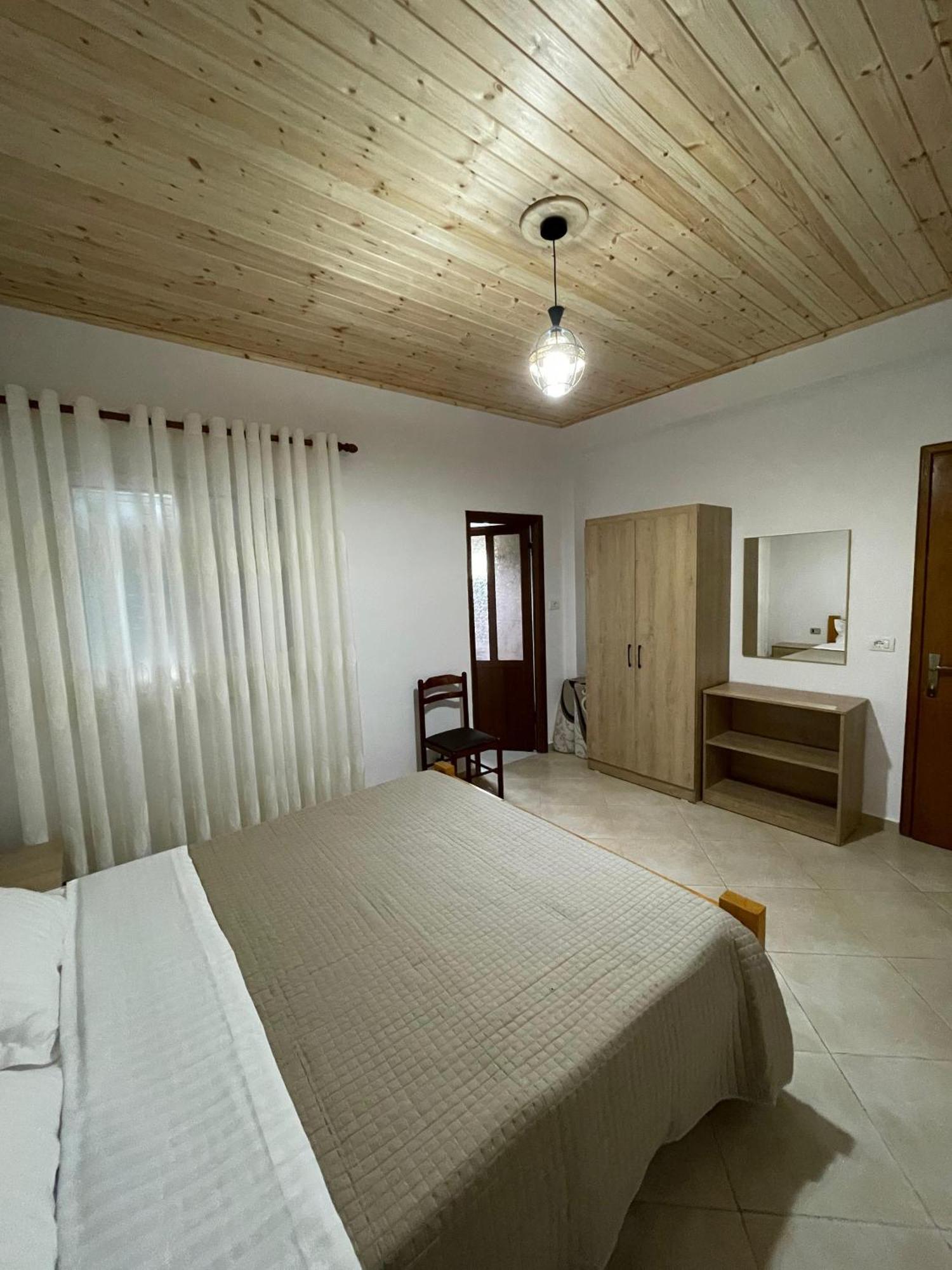 Rent Rooms Sakolli Berat Extérieur photo